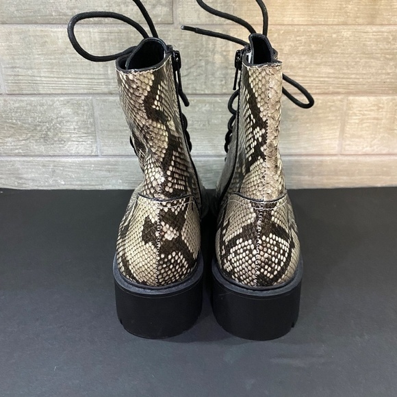 Chelsea & Violet- Size 9.5- Snake Skin Print - Picture 6 of 9